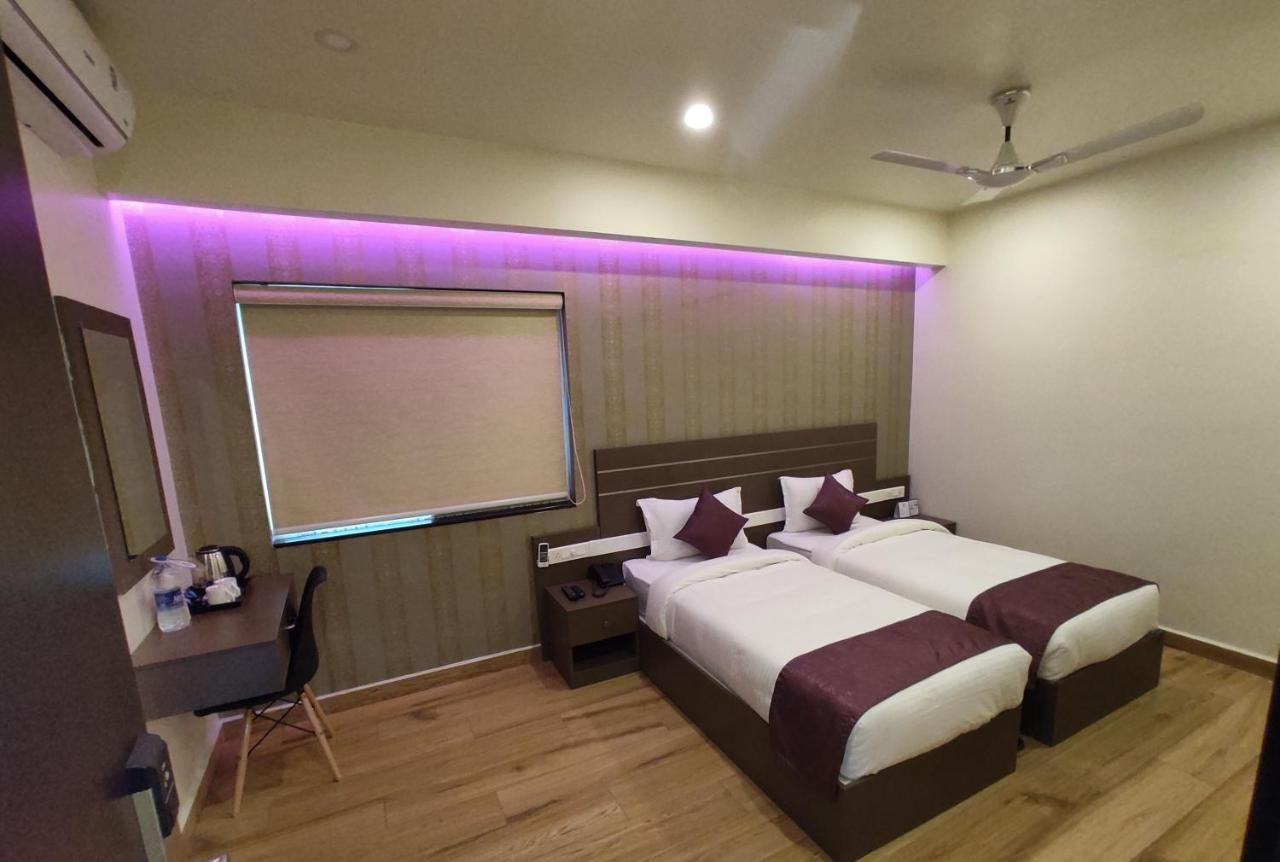 Lavender Infopark Kochi Hotel Екстериор снимка
