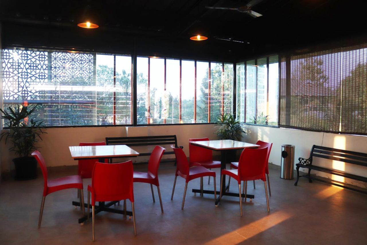Lavender Infopark Kochi Hotel Екстериор снимка