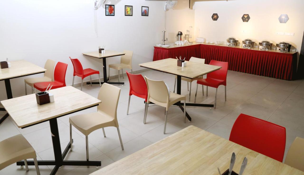 Lavender Infopark Kochi Hotel Екстериор снимка